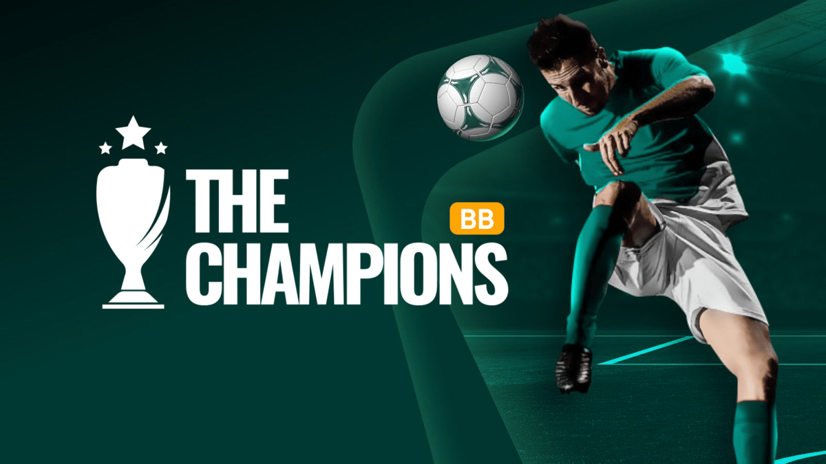 Jugador chutando balón en la Champions