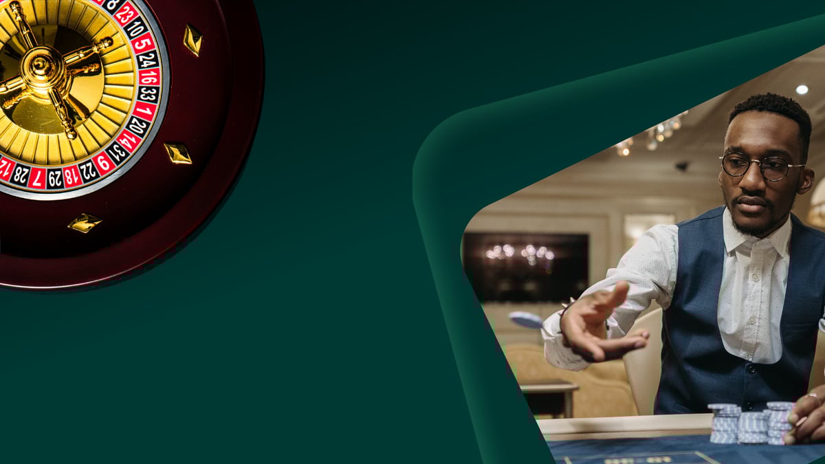 Jugador lanzado fichas sibre la mesas de la Ruleta 