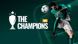 Jugador chutando balón en la Champions